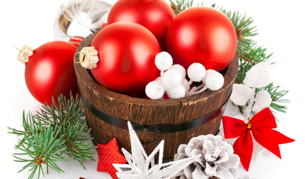 Красные шары на Новый год