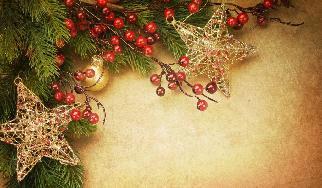 Звезды и ягоды на елке