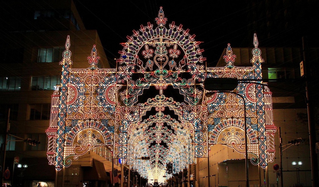 Освещение входа в костел