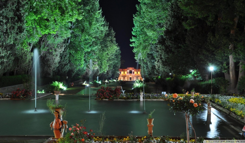 Дворец принца ночью