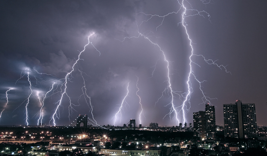 Гроза над городом
