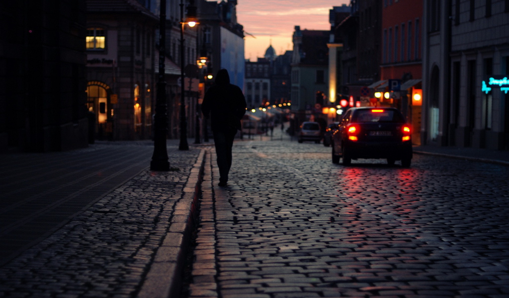 Улица вымощена камнем