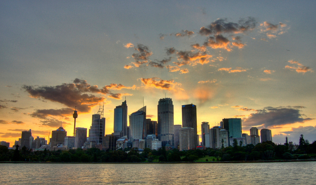 Закат за небоскребами