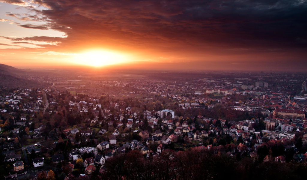 Закат над городом