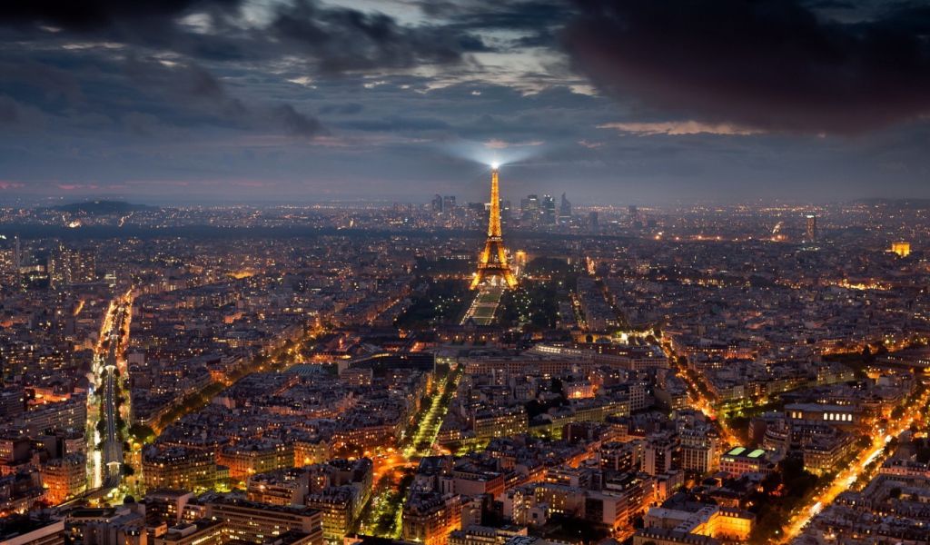 Центр Парижа ночью