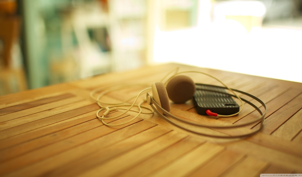 Айфоне с наушниками