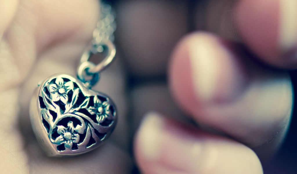 Амулет сердечко