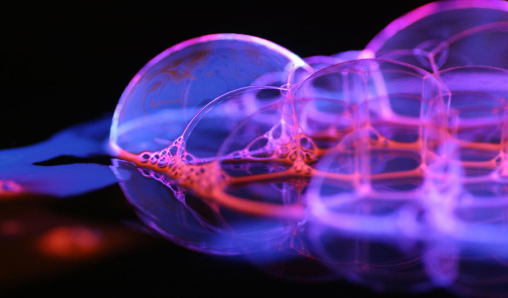 Синие мыльные пузыри