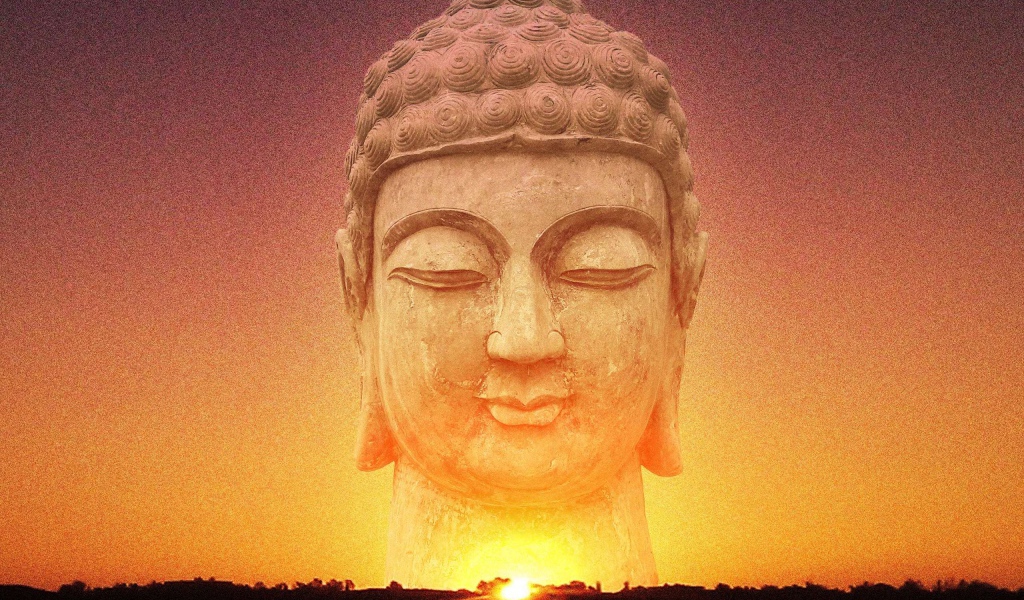 Лицо Будды в небе