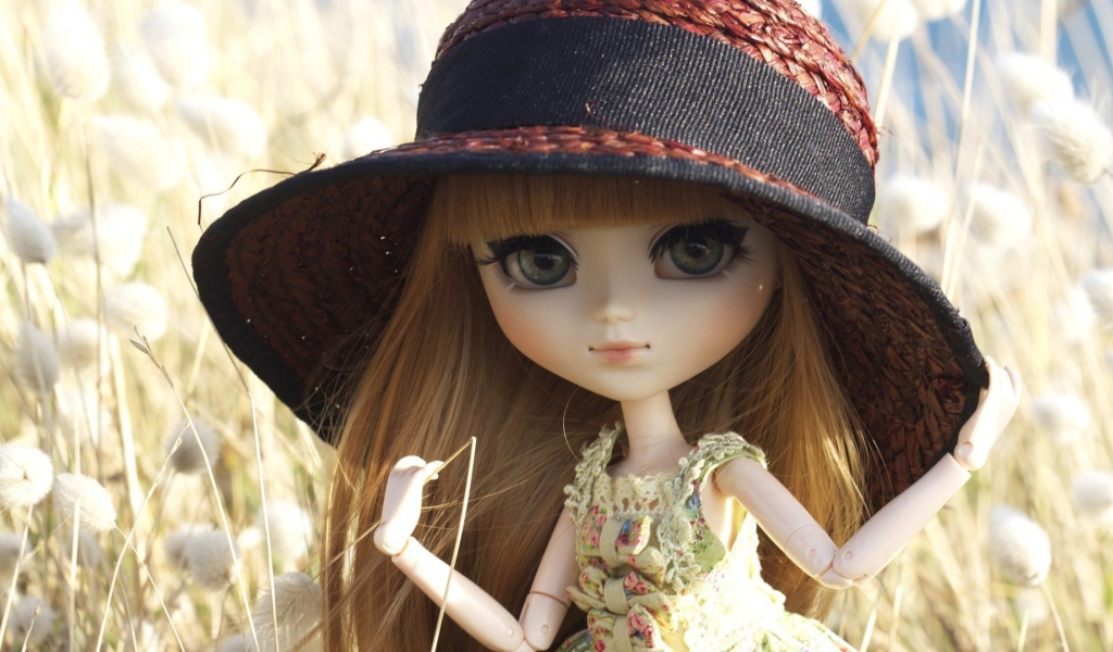 Кукла в шляпе