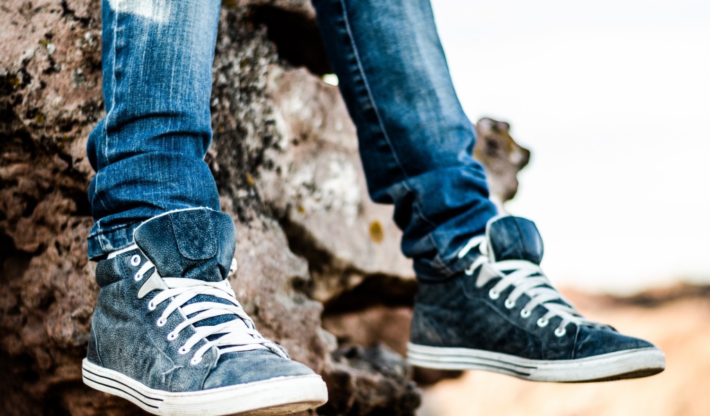 Ноги в кедах