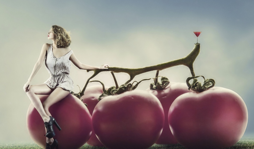 Девушка на томатах