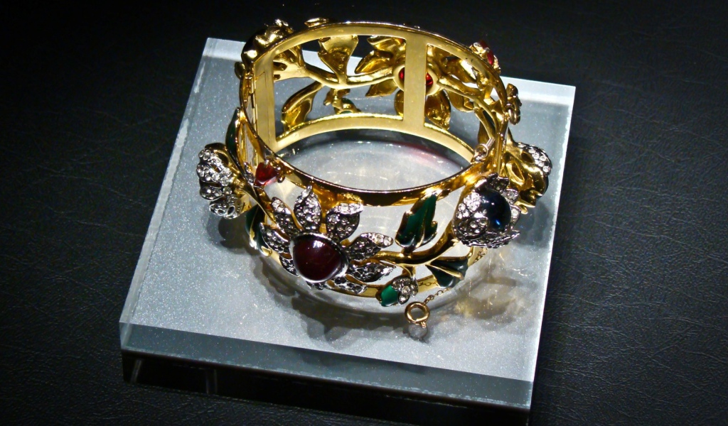 Золотой браслет с бриллиантами