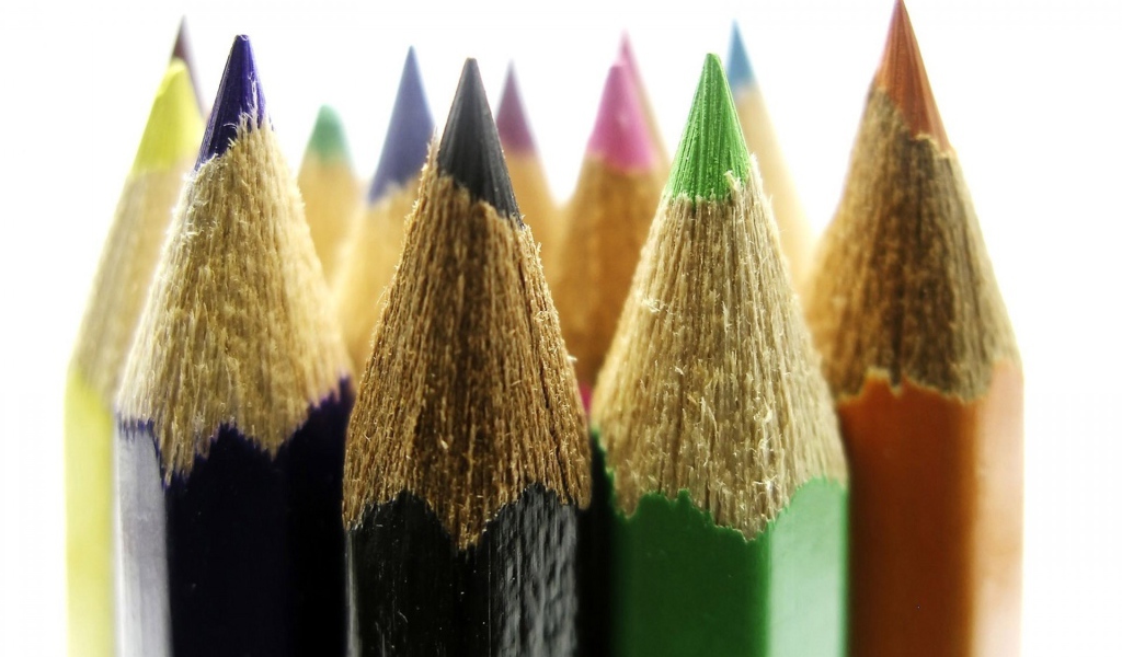 Заточенные цветные карандаши