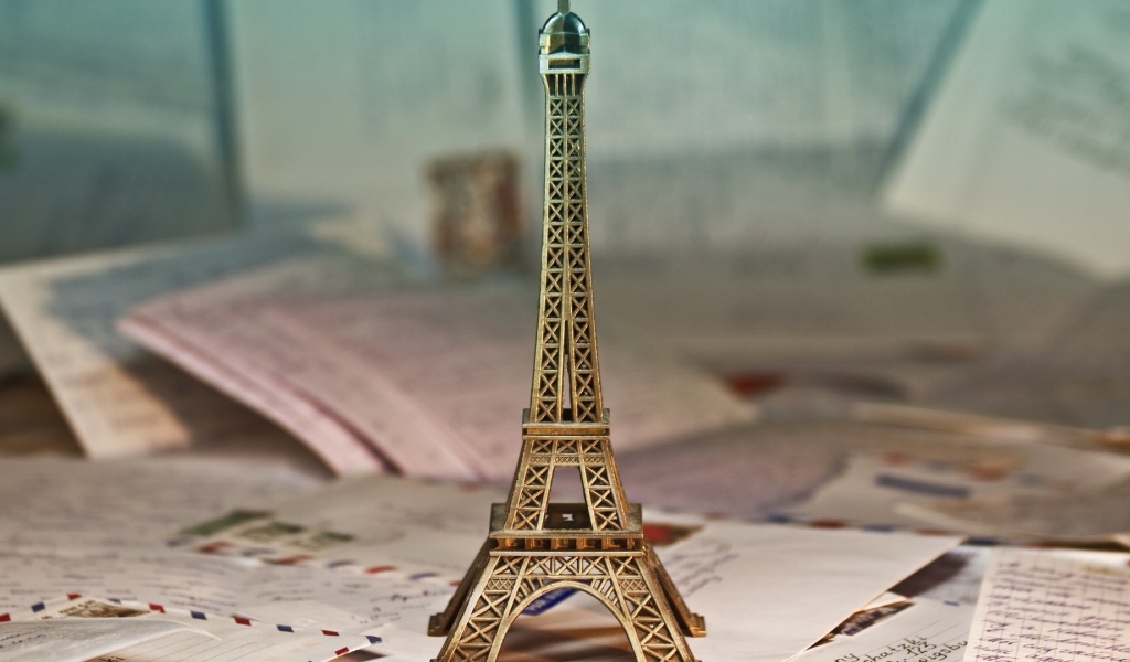 Маленькая копия башни на конвертах