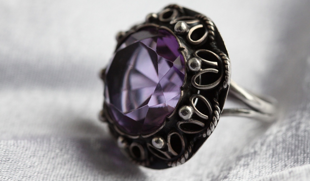 Перстень с камнем