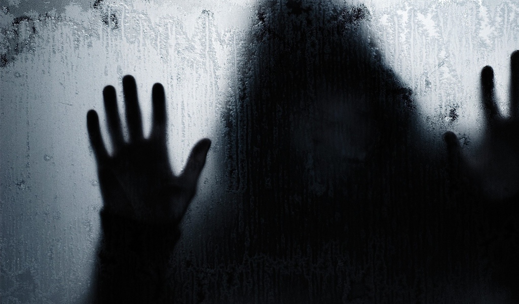 Человек за стеклом