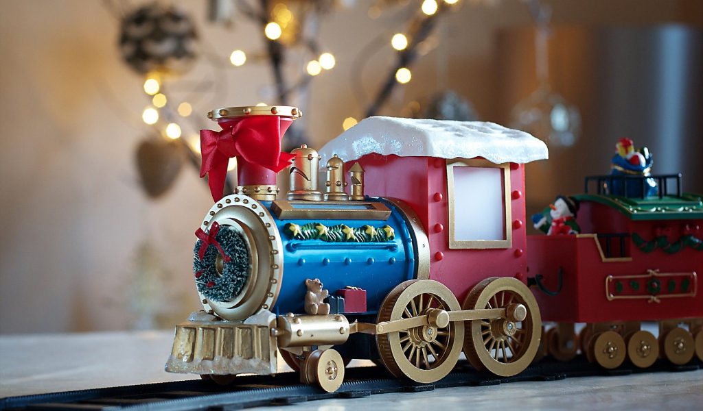 Игрушечный паровозик