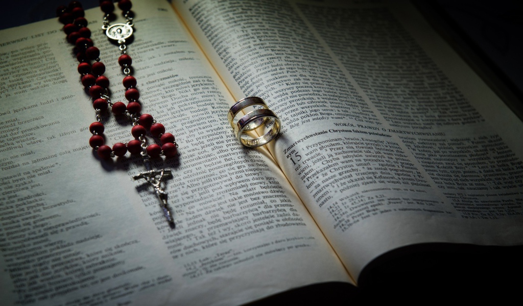 Два кольца на книге