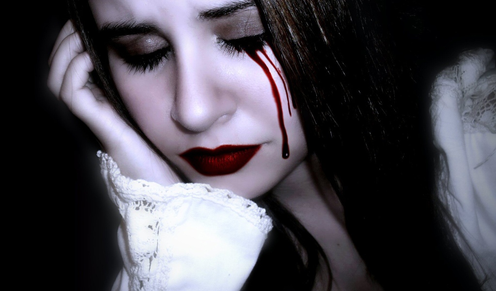 Слезы у девушки вампира