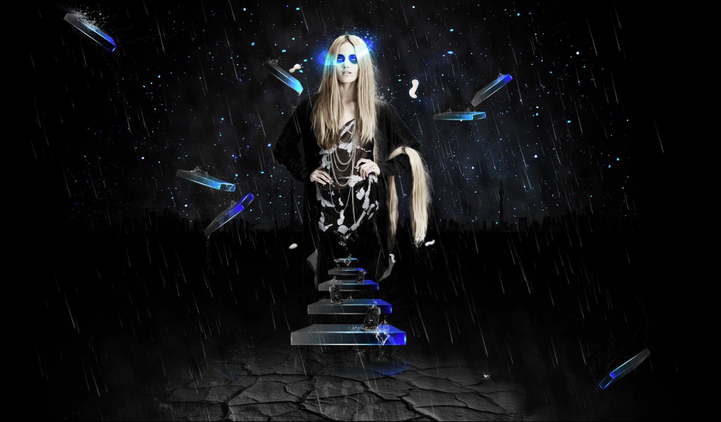 Женщина в черной одежде