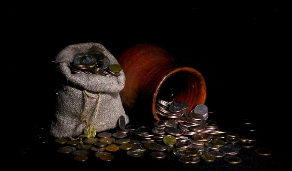 Монеты в мешочке и горшке