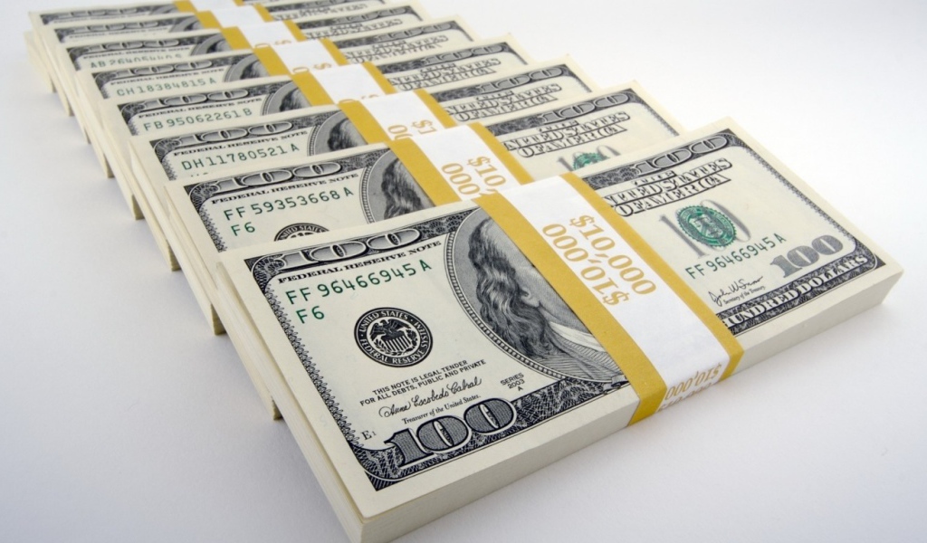 Пачки с долларами