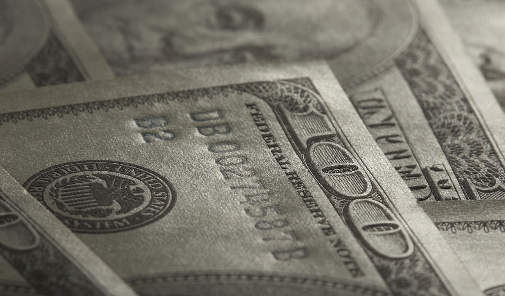 Сто долларов вблизи