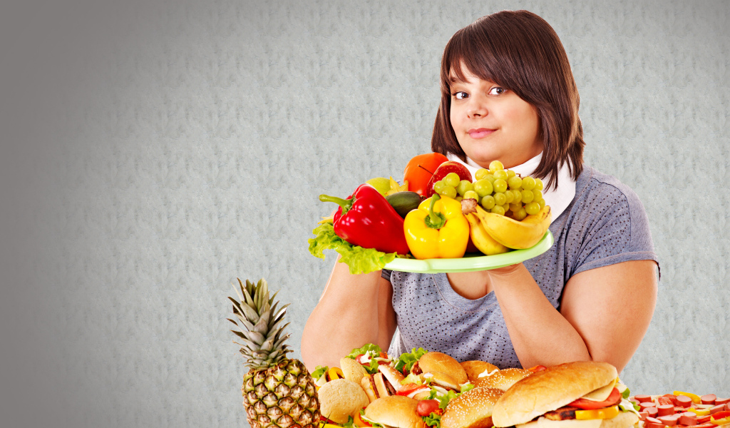 Девушка с фруктами