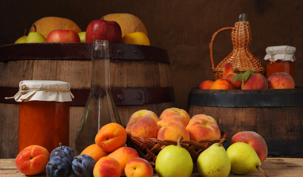 Бочки и разные фрукты