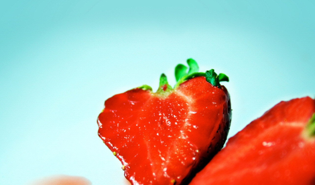 Разрезанная клубника