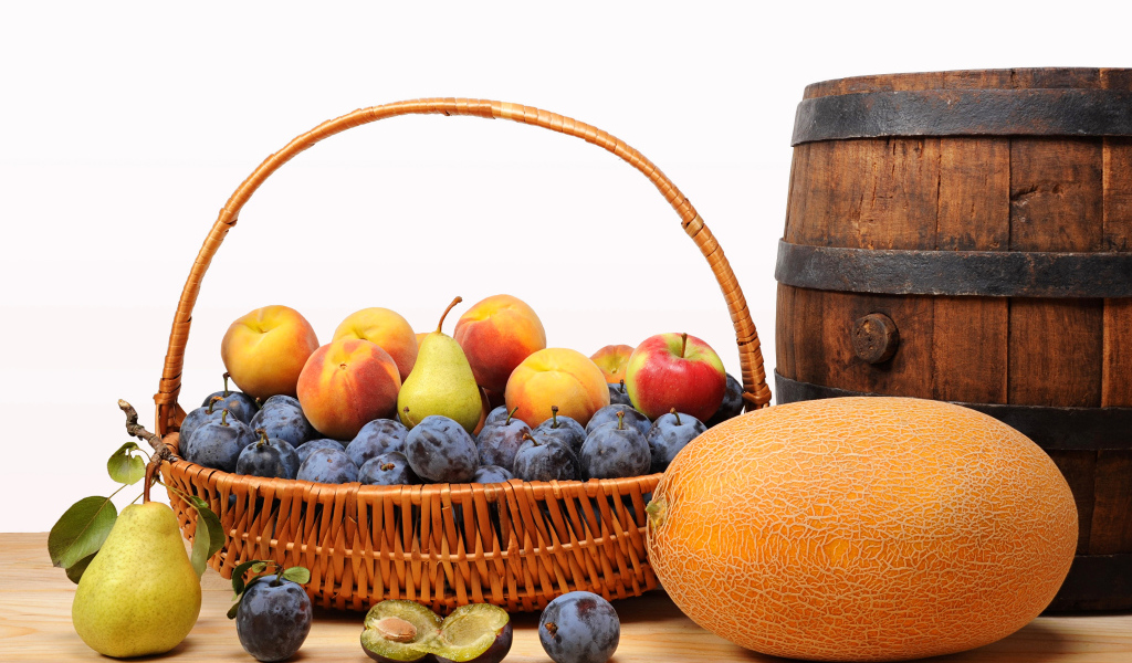 Корзина с фруктами