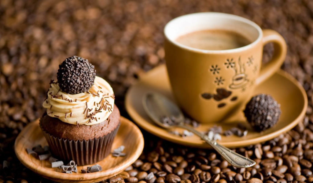 Кофе с шоколадным кексом