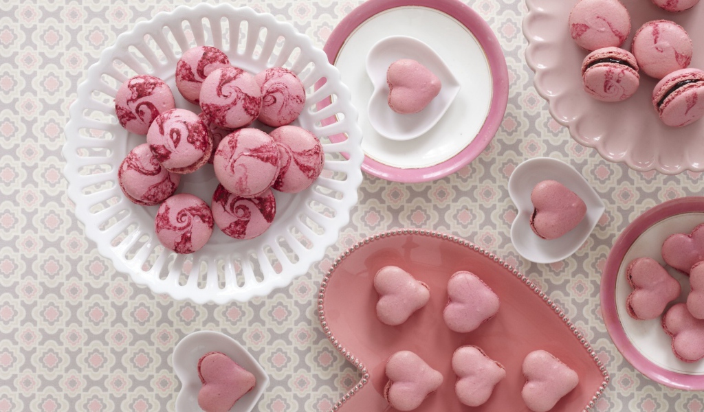 Печенье в розовой глазури