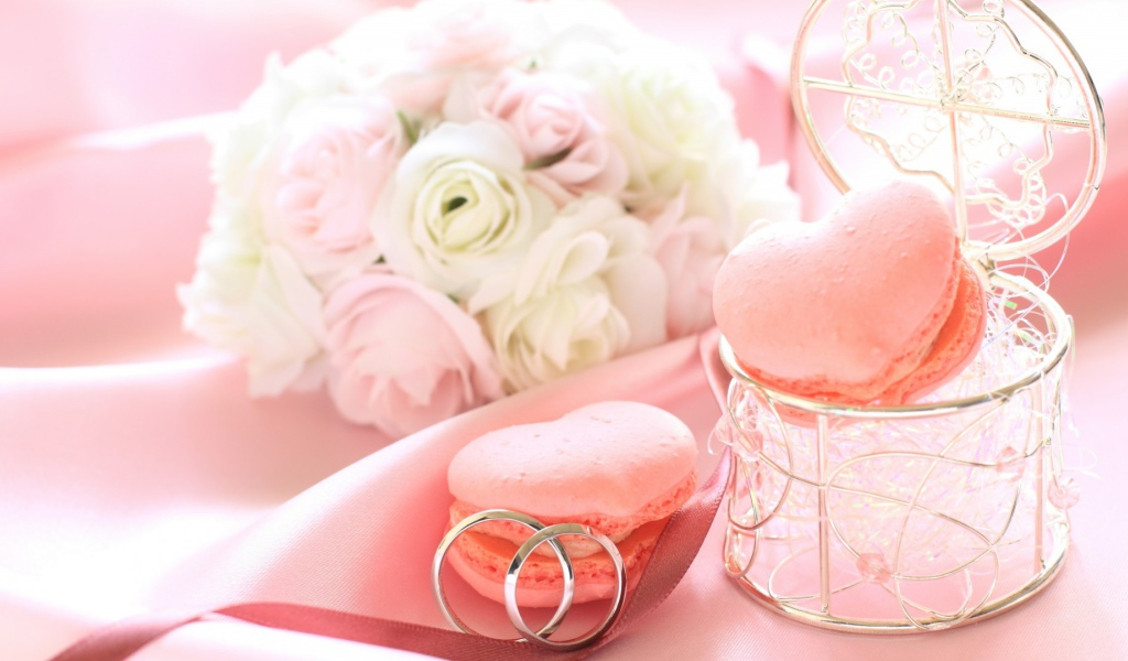Розовое печенье на свадьбу