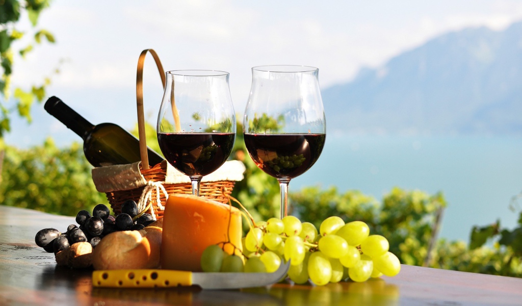 Два бокала вина