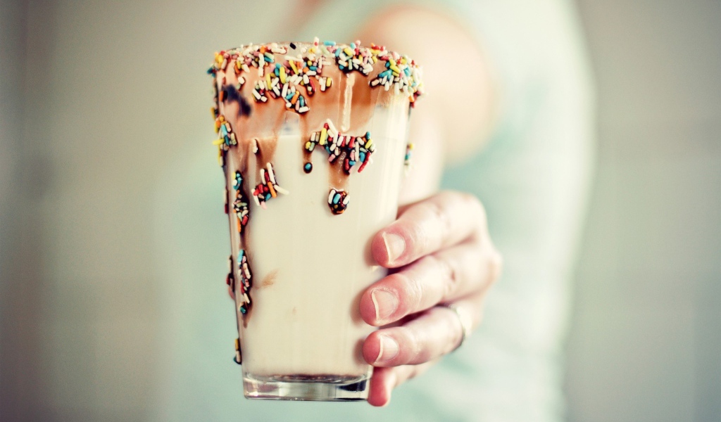 Стакан с коктейлем