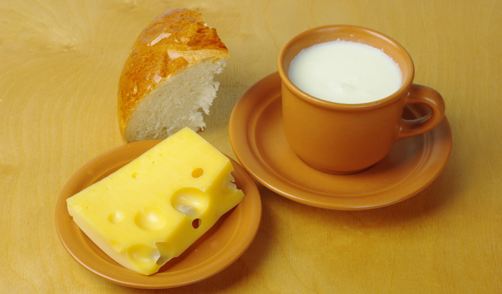 Чашка с молоком