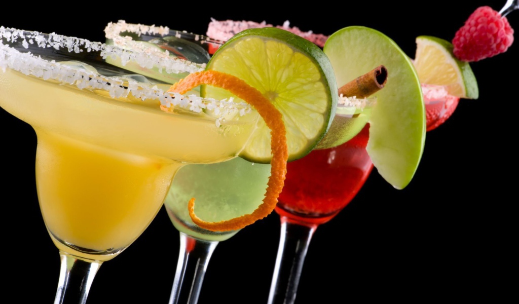 Три фруктовых коктейля