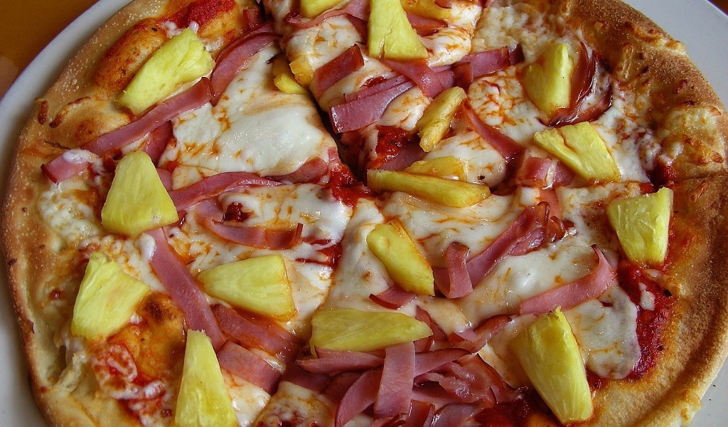 Pizza with pineapple