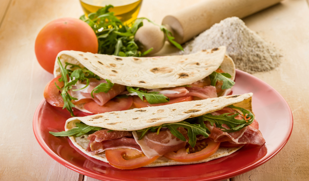 Еда завернутая в лаваш