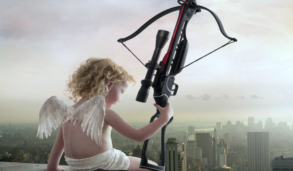 Купидон сидит на крыше