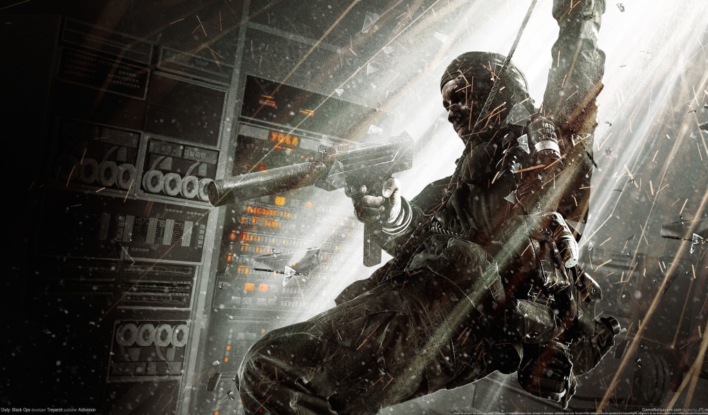 Солдат в снаряжении с автоматом