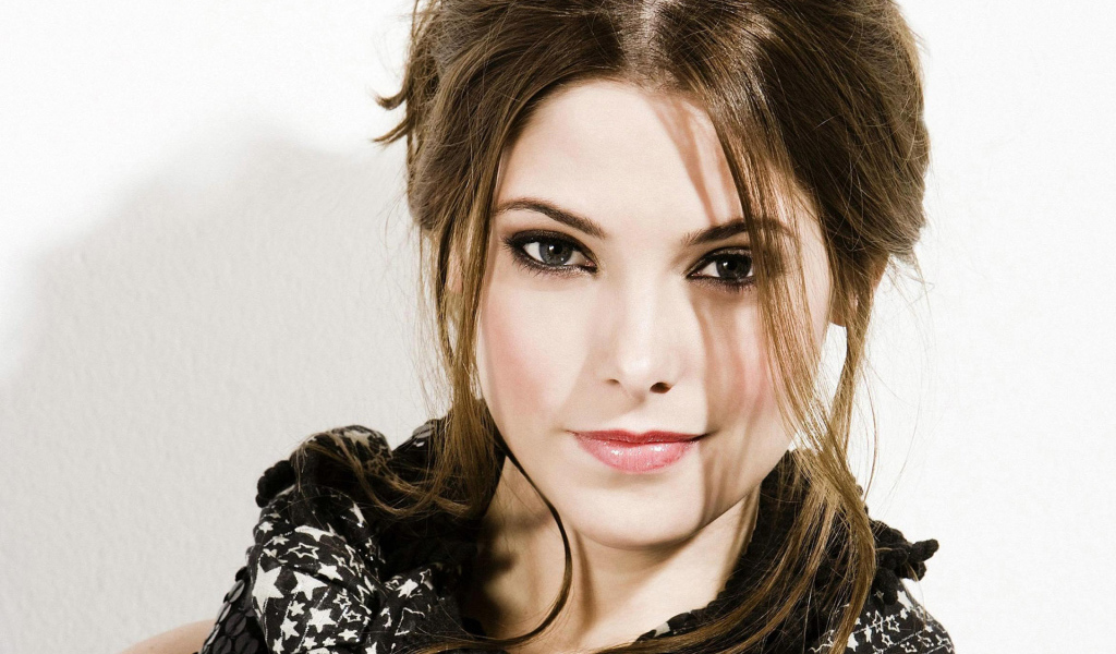 Красивая актриса Эшли Грин