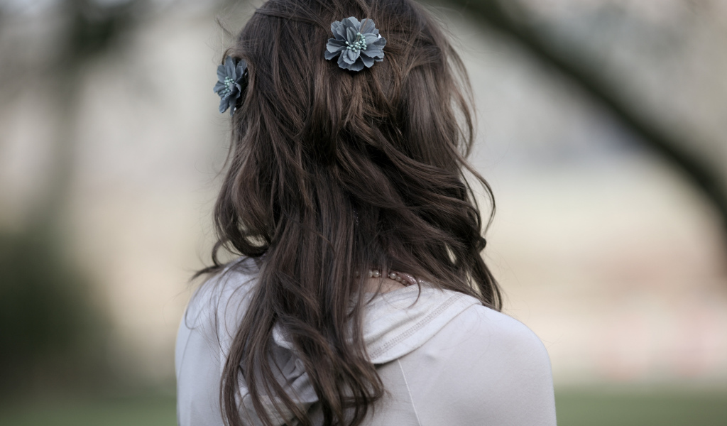 Красивая причёска у девушки