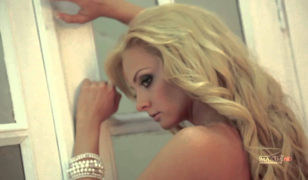 Очаровательная Полина Максимова