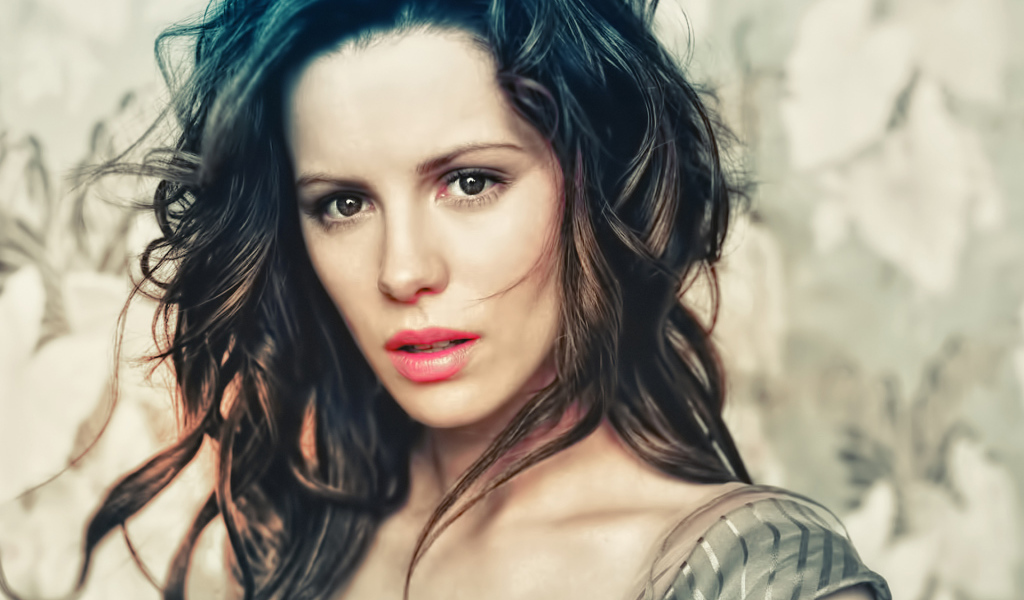 Знаменитая актриса Кейт Бекинсейл