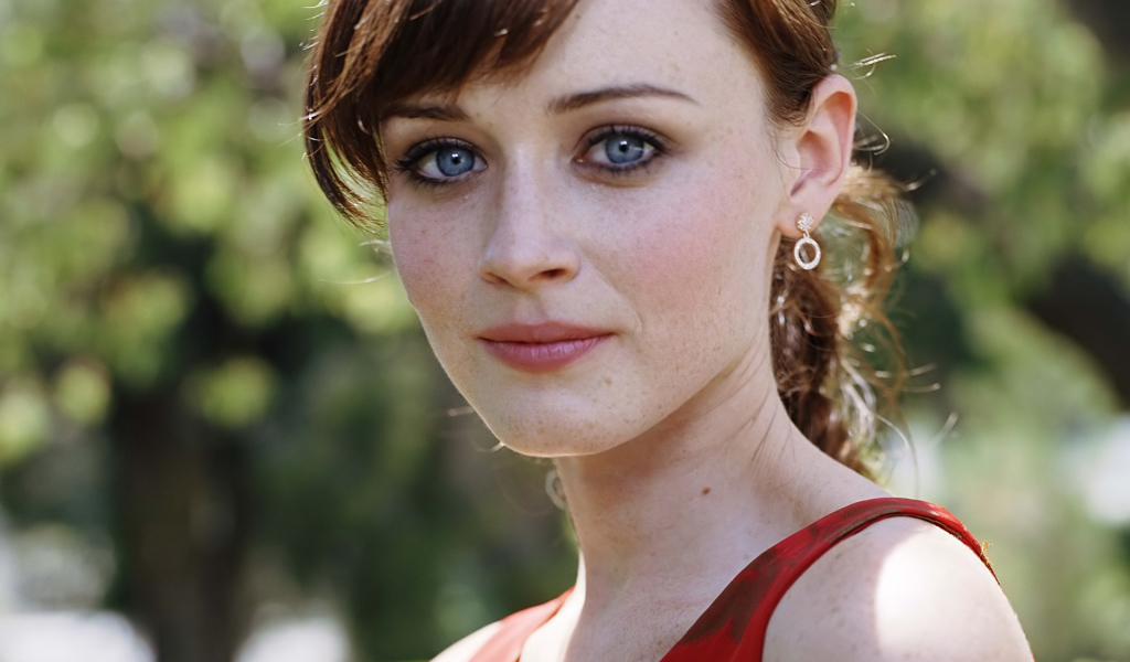 Знаменитая модель с веснушками