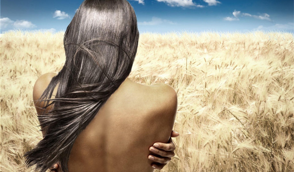 Девушка в ржаном поле