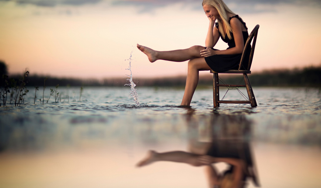 Девушка промочила ноги